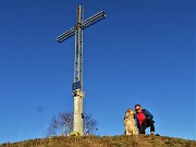 04 Alla croce di vetta del Monte Gioco (1366 m)